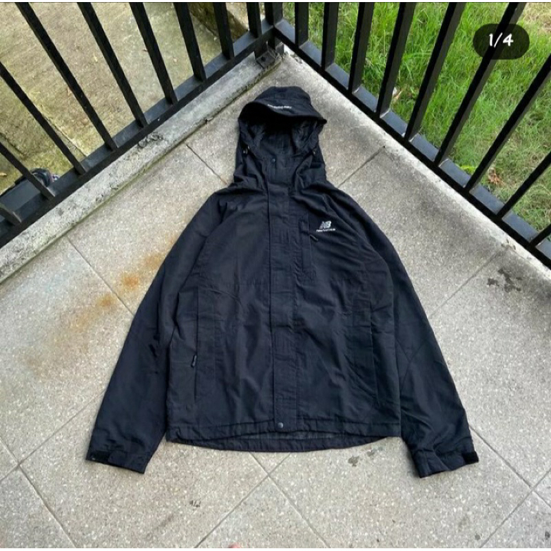 JaketOutdoorNEWBALANCE