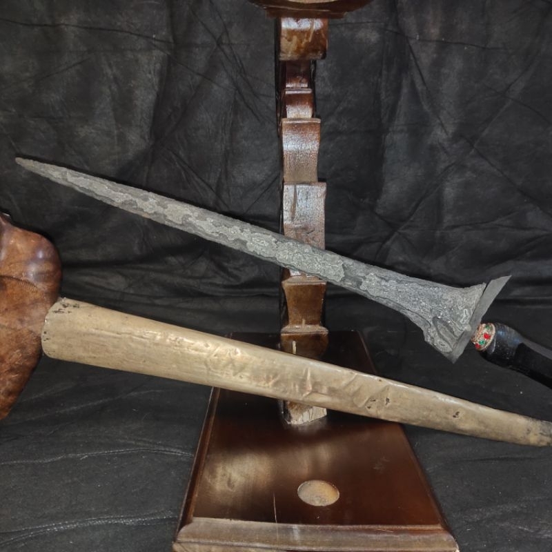 Keris sepuh/kuno tilam sari pamor pulo tirto PB I abad 17