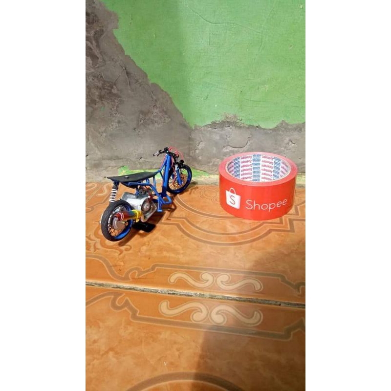 miniatur motor Honda Vario biru