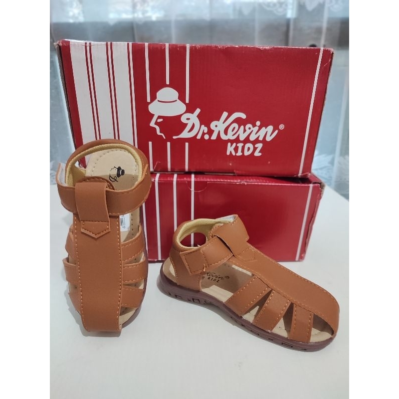 Dr Kevin Sepatu sandal