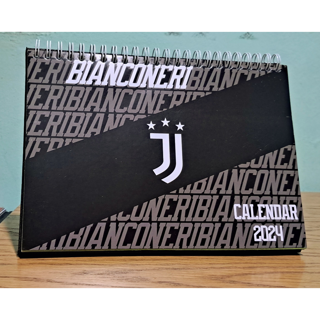 

KALENDER MEJA 2024 EDISI JUVENTUS
