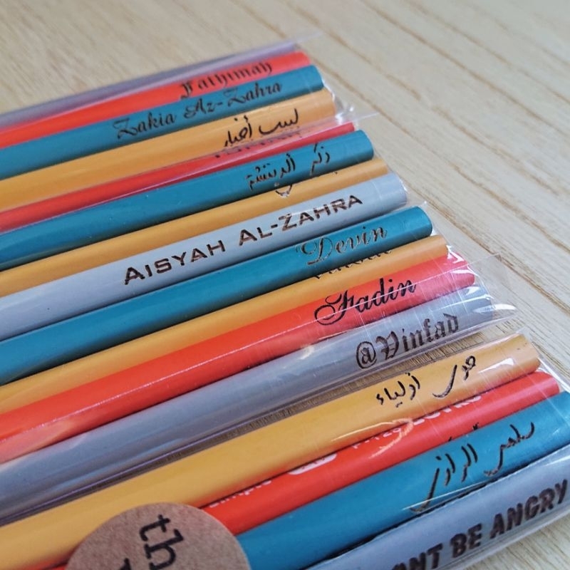 

Engrave Pencil 2B Segitiga Custom Nama pensil gravir latin arabic