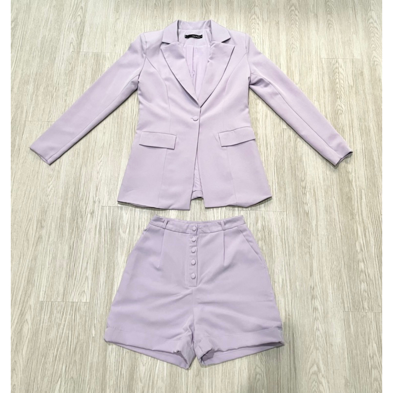 One Set Blazer dan Celana Pendek