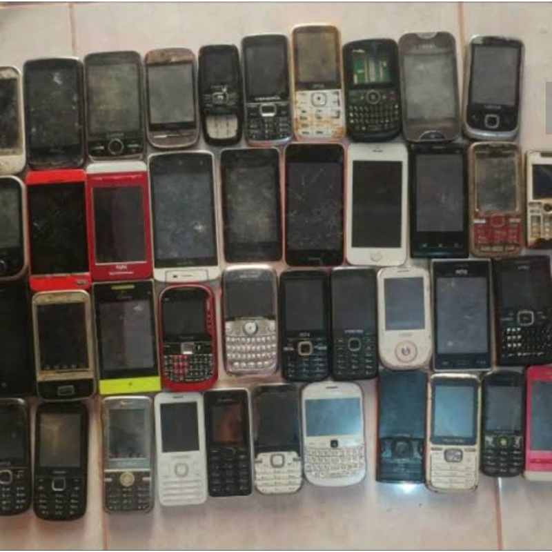 hp  jadul rongsok gambling ada yg idup/matot 80% idup merek Nokia/china