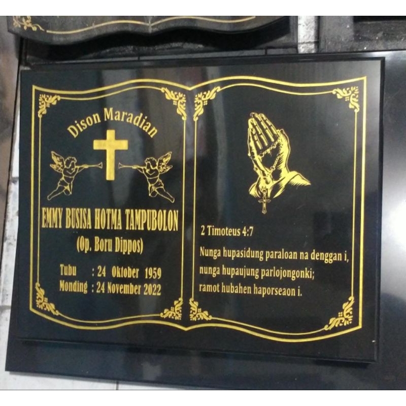 Batu Nisan Kotak Kristen