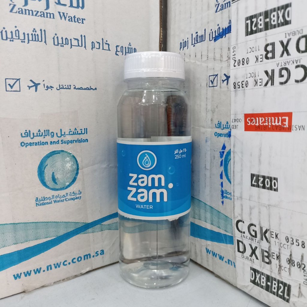 

Zam Zam Water 250 ml Kemasan Repack 100% Original Air Zam Zam 250ml Murni - Oleh Oleh Haji