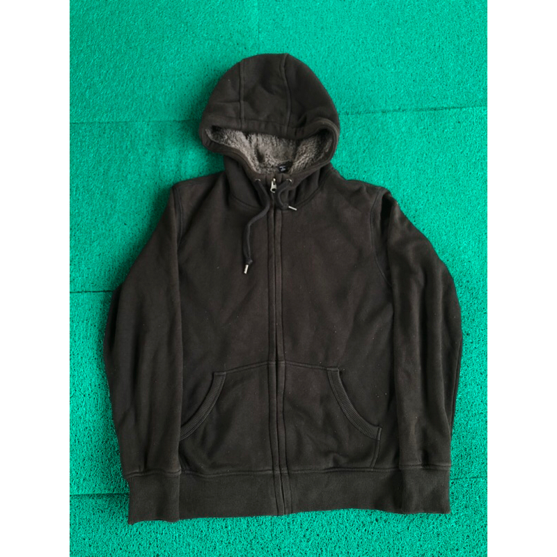 sherpa uniqlo hitam