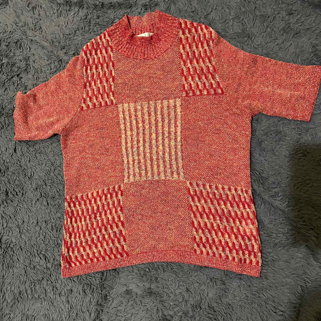 Preloved Baju Kaos Shirt Red Cable Knit Top Atasan Tshirt Rajut Merah Motif Pattern Checkered Gingha