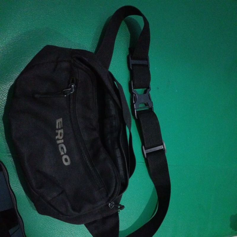 Tas Erigo bekas original warna hitam