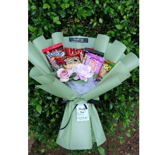 Buket Snack dan Bunga