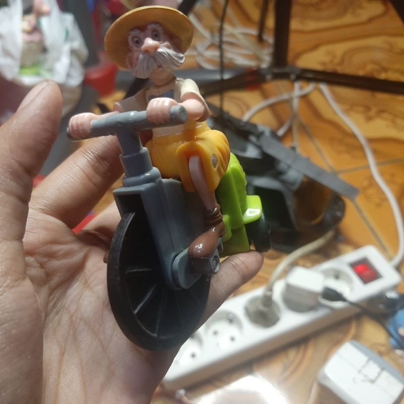 mainan / figure dikoleksi tarzan profesor petter