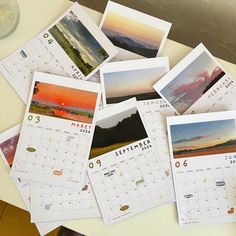 

Kalender Meja 2025 Aesthetic