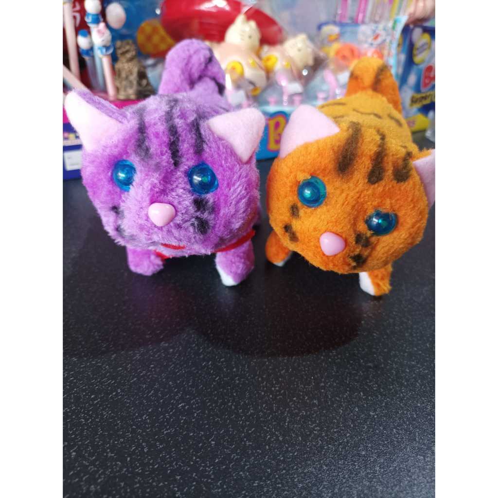 MAINAN BONEKA KUCING BERJALAN LUCU BERSUARA MEONG MEONG DAN MANGGUK MANGGUK