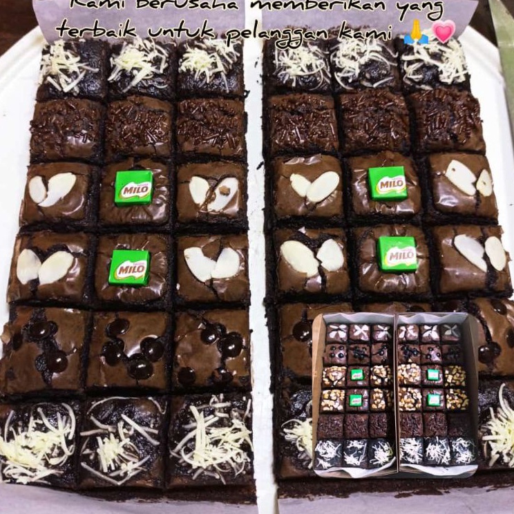 

Bayar Di Tempat fudgy brownies dark chocolate 18 bites/pcs fresh berkualitas