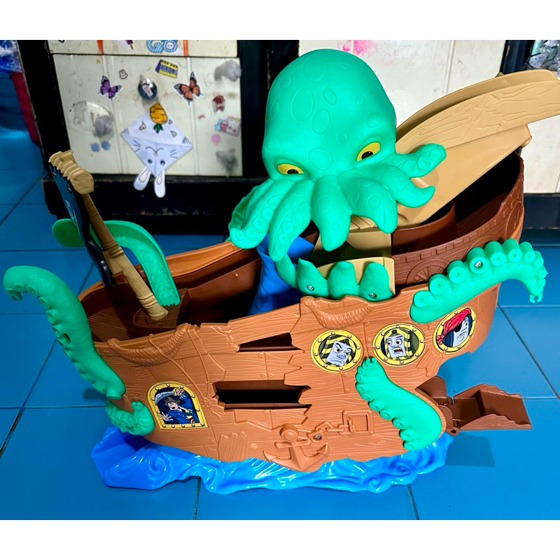 Thomas & Friends Adventures Sea Monster Pirate Set preloved
