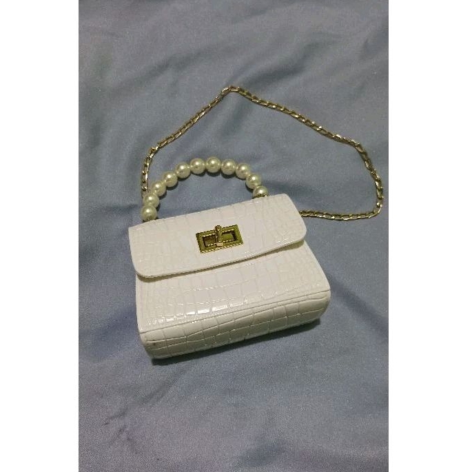 Preloved Tas Kecil Wanita Lucu Putih