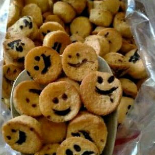 

[ 1kg ] Bolu Smile Manalagi Bolu Srnyum Enak Renyah