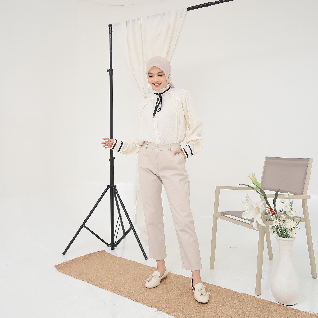 Baggy Pants Celana Panjang Wanita Warna Cream Bahan Twill Stretch