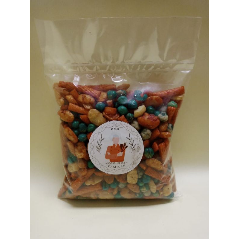 

Snack kiloan murah Kacang Campur 200 gr/makanan ringan/cod