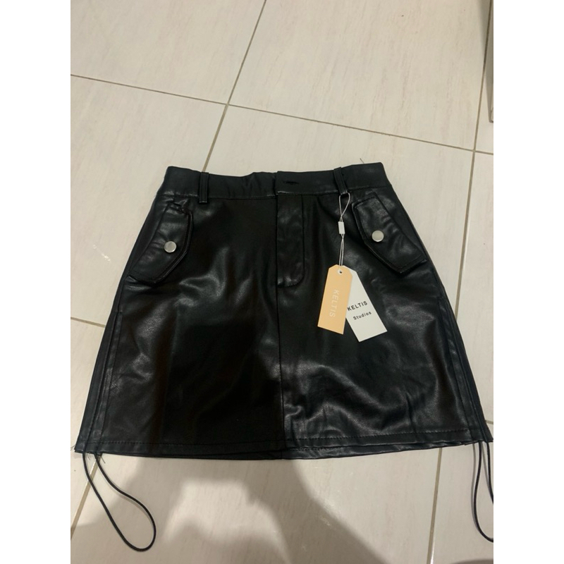 leather skirt