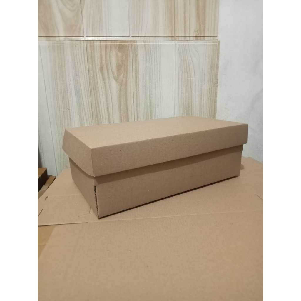 

UK 18x31x11 Kardus Sepatu Murah Warna Cokelat Pudar