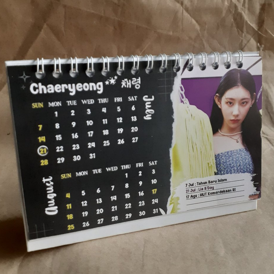 

Kalender Meja 2025 ITZY
