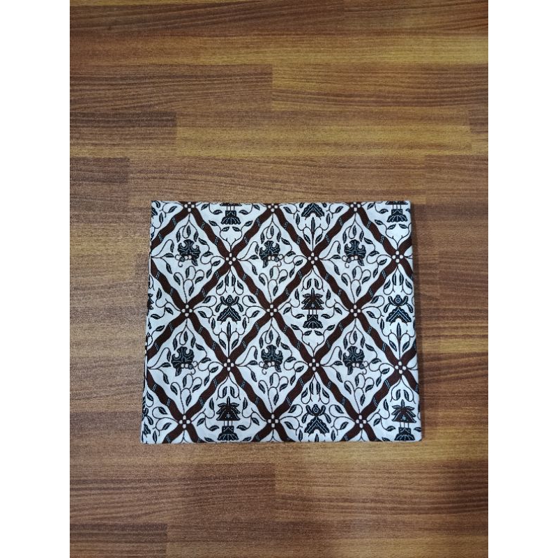 Bahan jarik batik dengan motif sidoluhur atau sidomukti jogjaan
