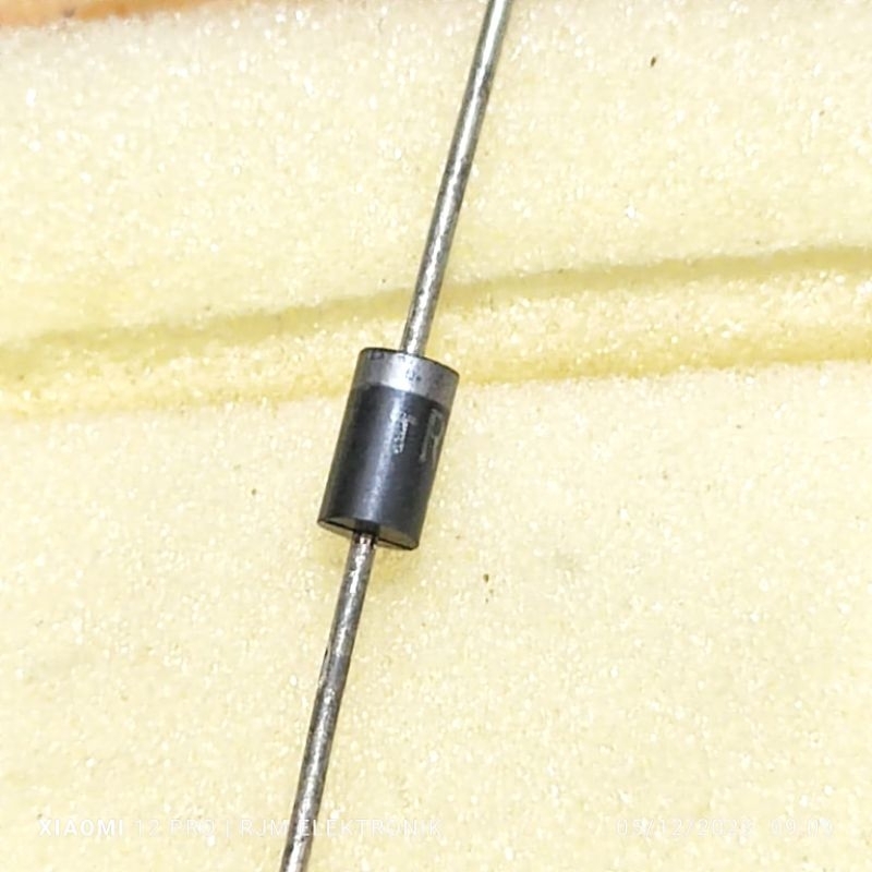 dioda RGP30J  3 amper 600v ori