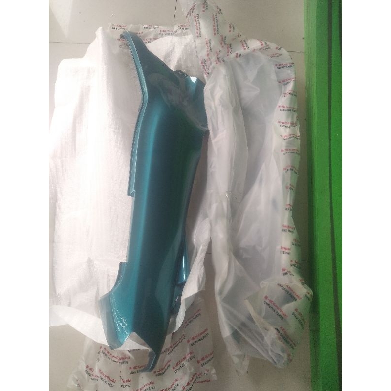 cover body belakang kawasaki kaze e old buntut monyet sen sein nempel bodi original