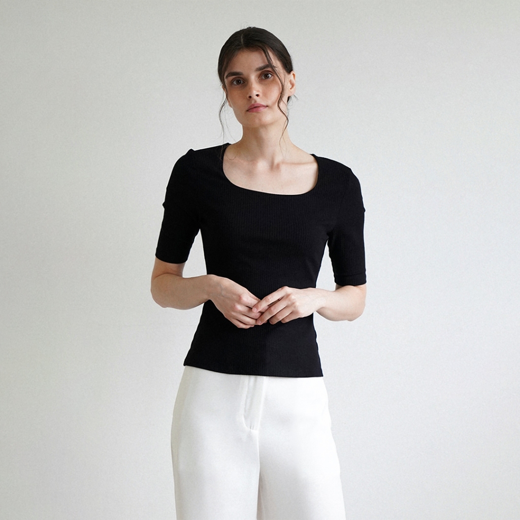 Mississippi Kaos U-Neck Wanita Lengan Pendek Premium LIN000583M Hitam