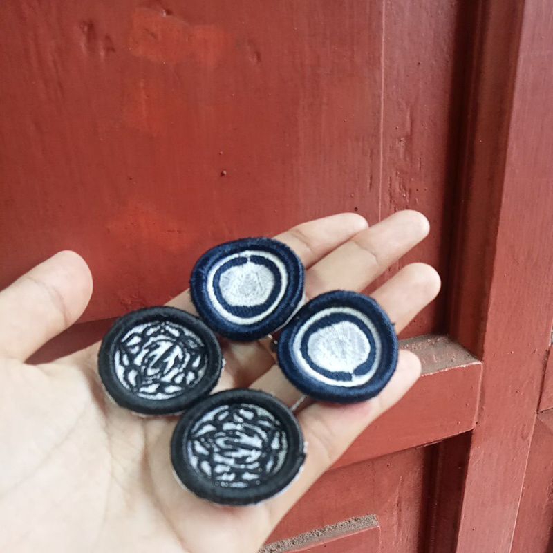 BORDIR MONOGRAM KERAH SATPAM TIMBUL