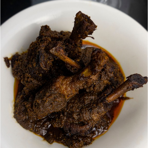 

Bebek Madura Premium Bumbu Hitam Asli 700-800gr Bebek peking Bumbu Ireng Lauk Oleh Oleh