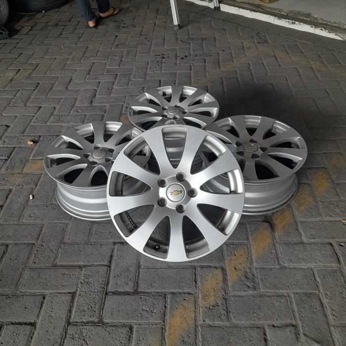 Velg Mobil Bekas Ring 17 Lubang Baut 5 STD CHEVROLET R17X7 5X114 ET46