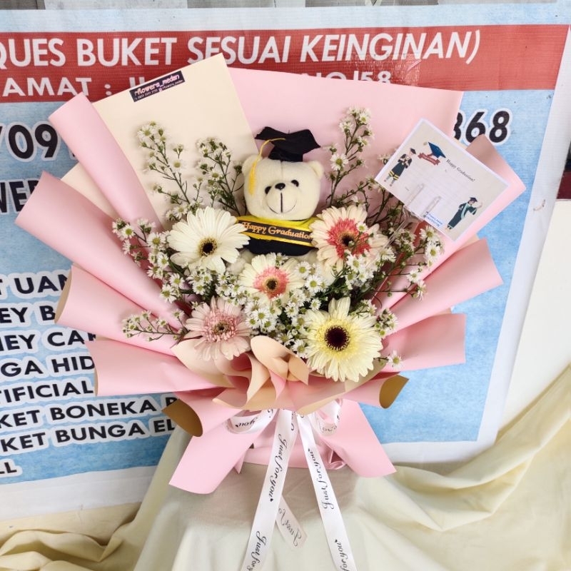 Buket Bunga Hidup + Boneka wisuda /  Buket Bunga Hidup+Boneka wisuda / buket wisuda / kado