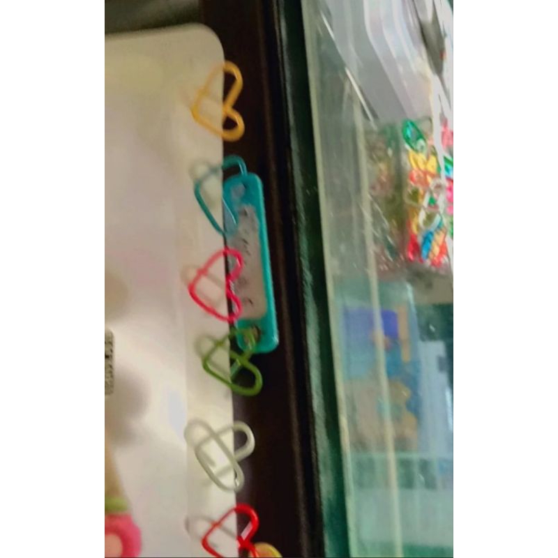 

clips love warna warni 7 gram dengan warna yang berbeda-beda