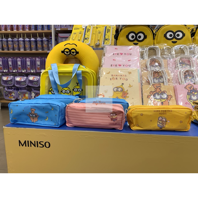 

MINISO Tempat Alat Tulis Cocok Untuk Anak-Anak Seri Minions / Minions Collection Stationery Case