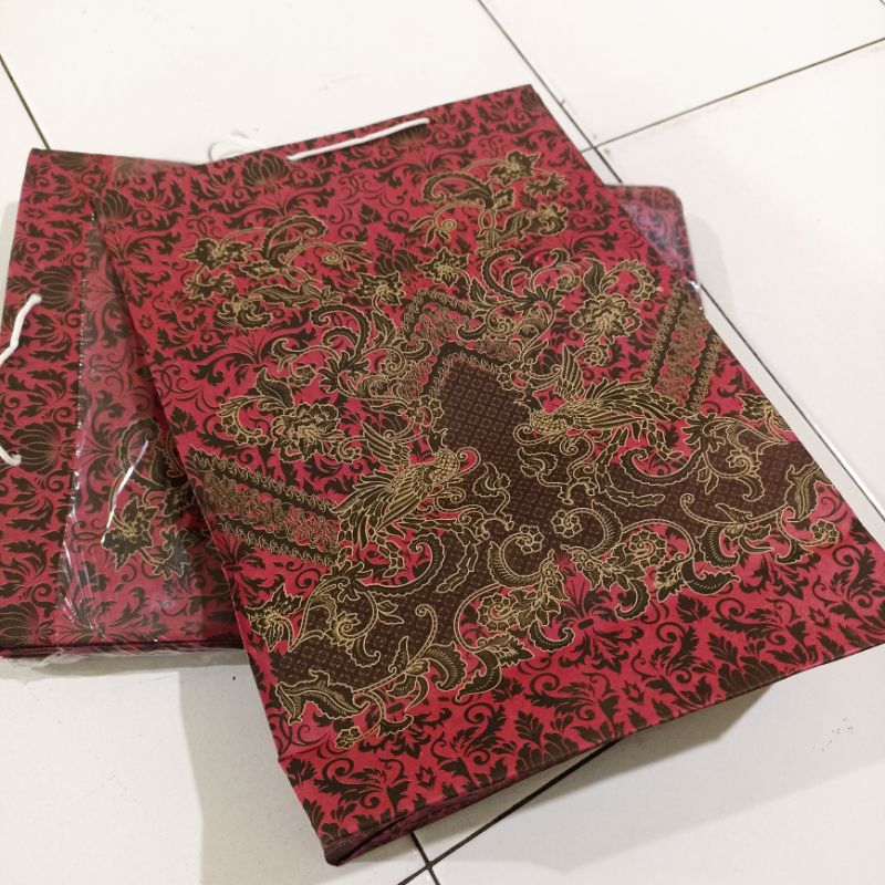 

PAPERBAG UNTUK KADO MUAT 2-4 DASTER