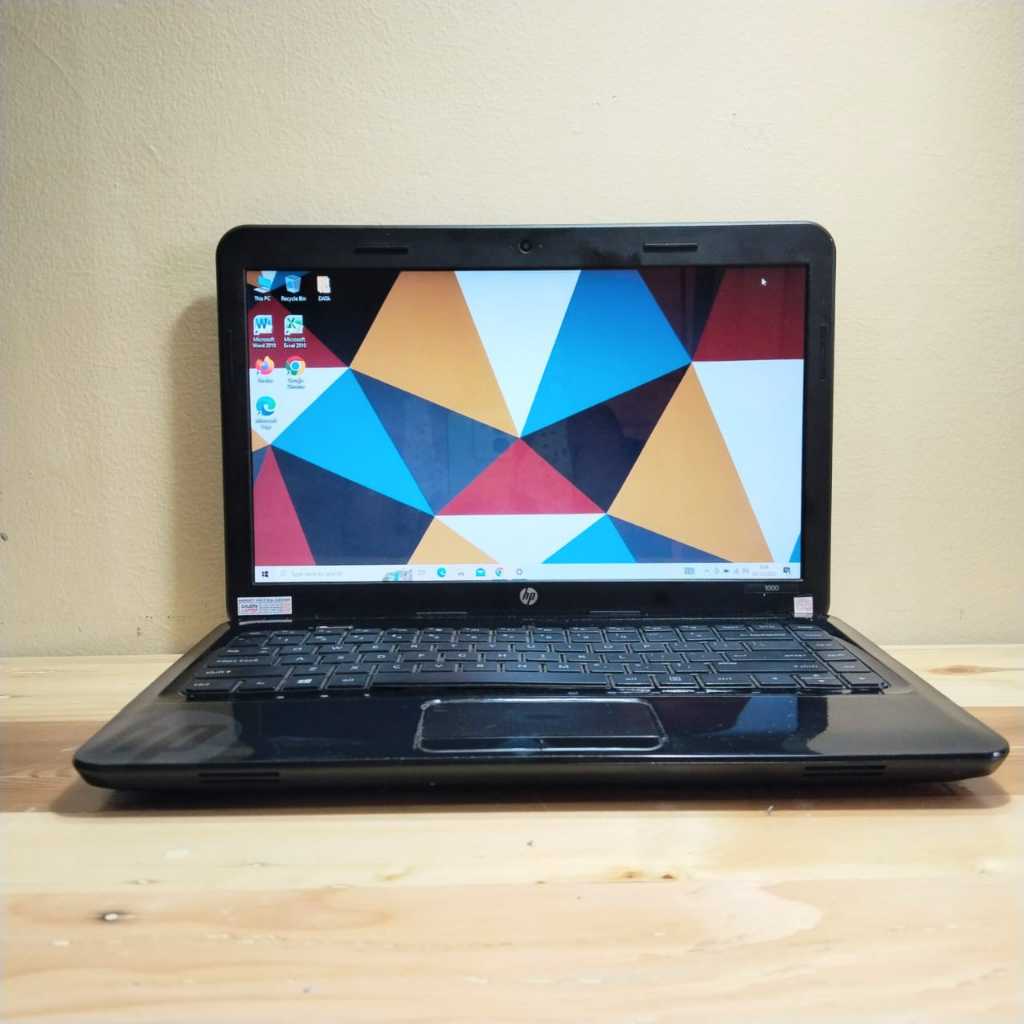 HP 1000 AMD A4-3330MX RAM 4 GB SSD 128 GB ANTI LEMOT