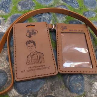 

Name Tag Holder Kulit. ID Card Holder kulit Asli Custom Cetak Gambar ( MURAH )