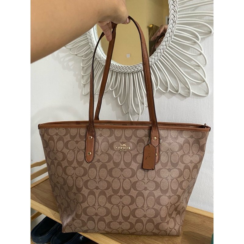 PL coach Tote