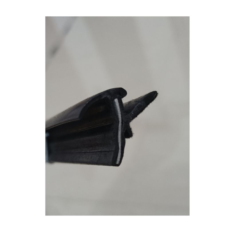 Pelipit kaca pintu mobil universal + kancingan