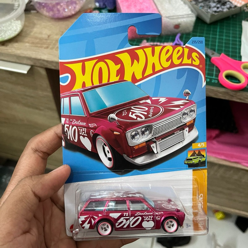 Hot Wheels DATSUN BLUEBIRD WAGON 510 SUPER TREASURE HUNT STH THS