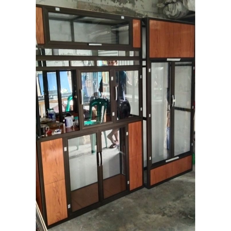 lemari etalase depot air minum isi ulang
