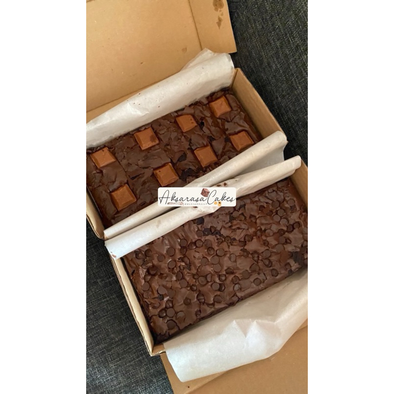 

Brownies Cadburry/Kitkat/Silverqueen | Fudgy Brownies 20x10 | Premium Brownies