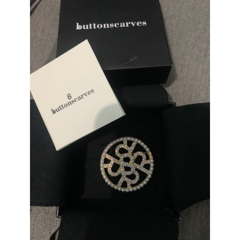 buttonscarves x ria miranda brooch bros preloved