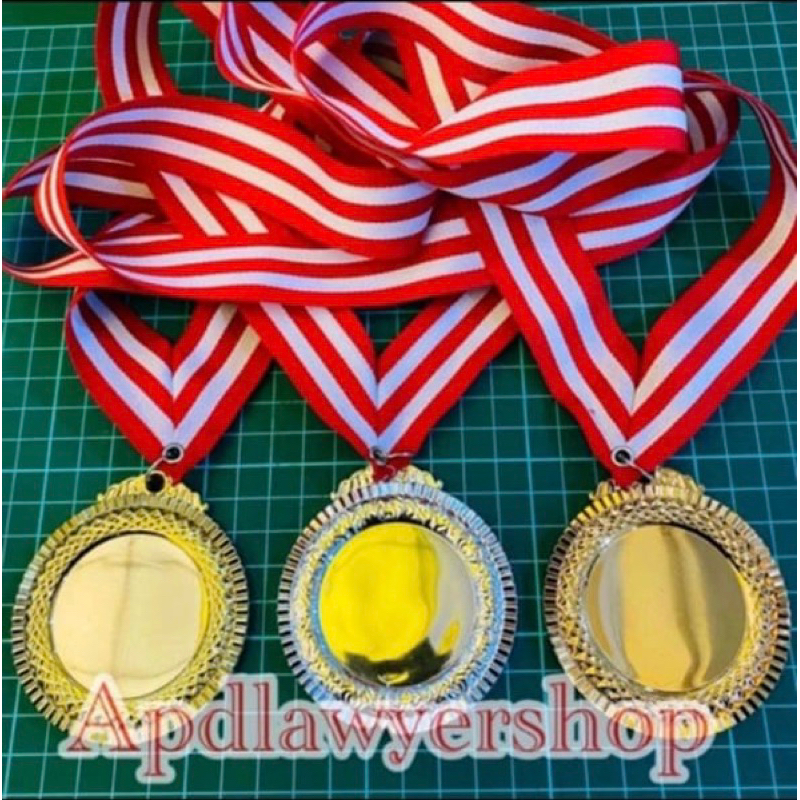 Medali Plastik 1 Set Plus Pita Tali Medali Tebal Mendali Medali Plastik Satu Set Emas Perak Perunggu