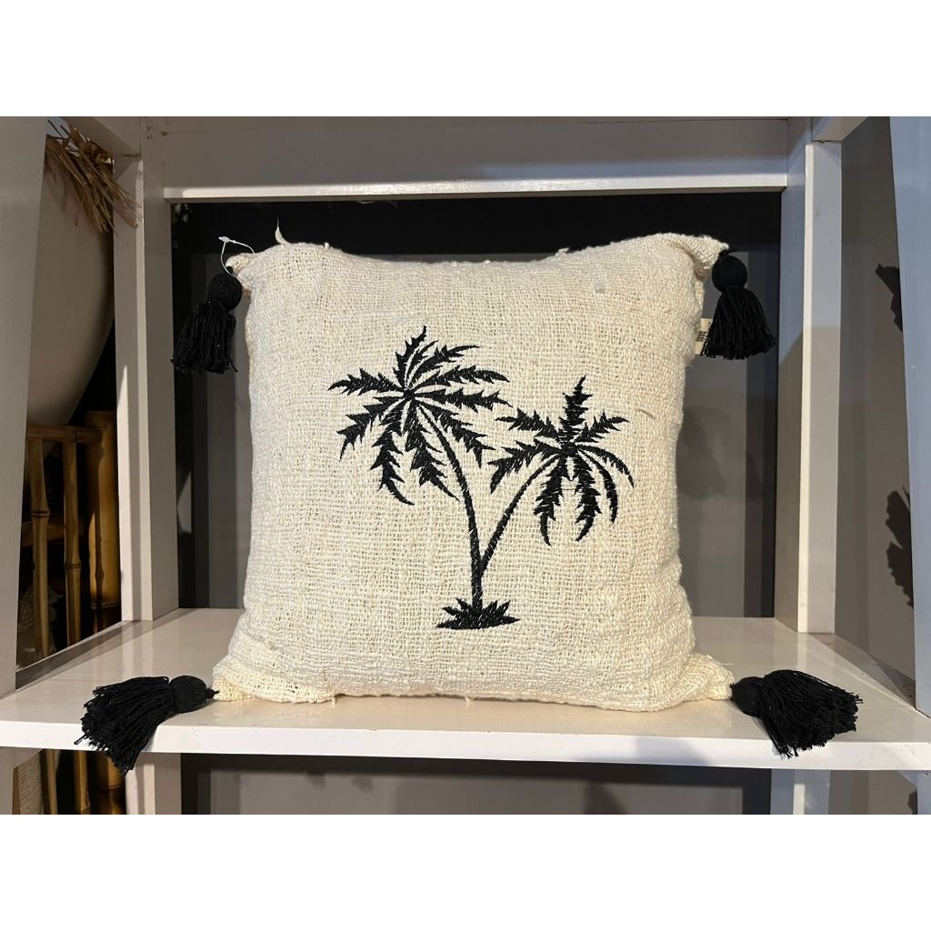 Kain Tenun Tumanggal Sarung Bantal Motif Bordir Pohon Kelapa