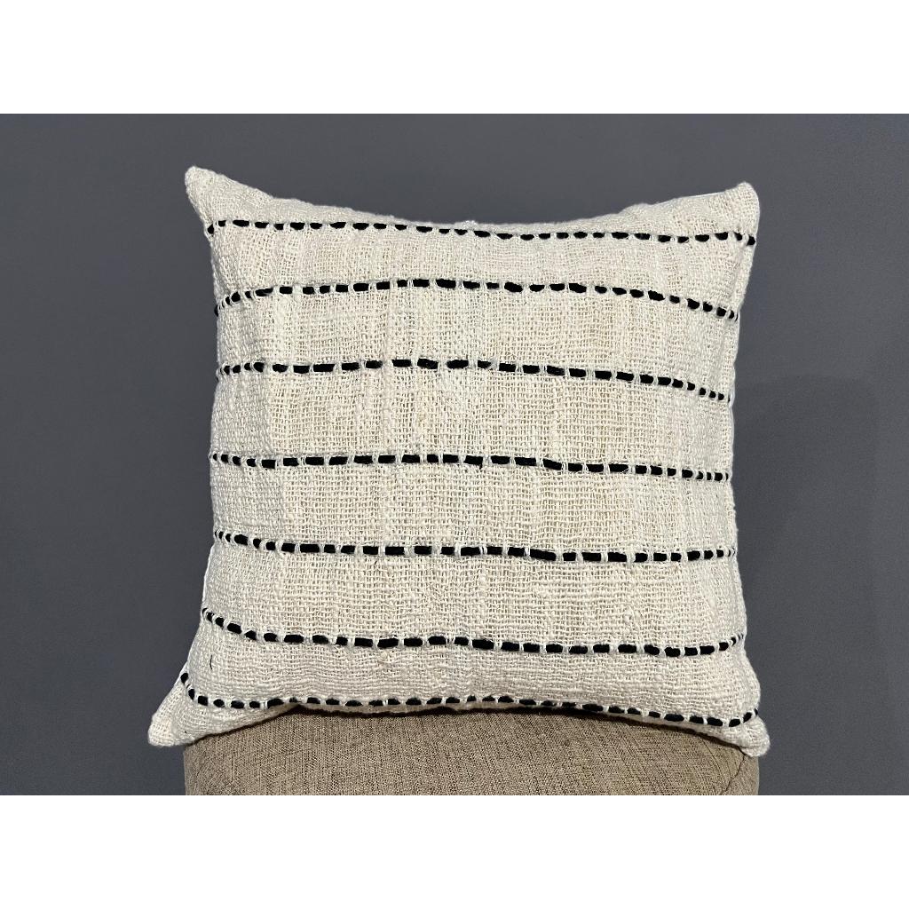 Bantal Kain Tenun Tumanggal Motif