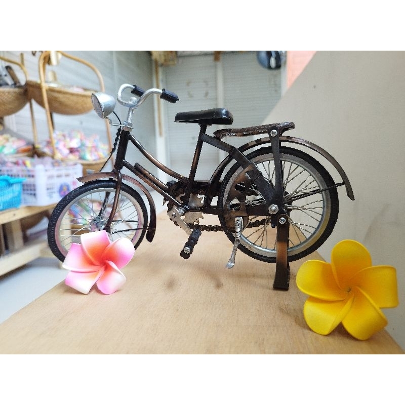 Hiasan miniatur sepeda