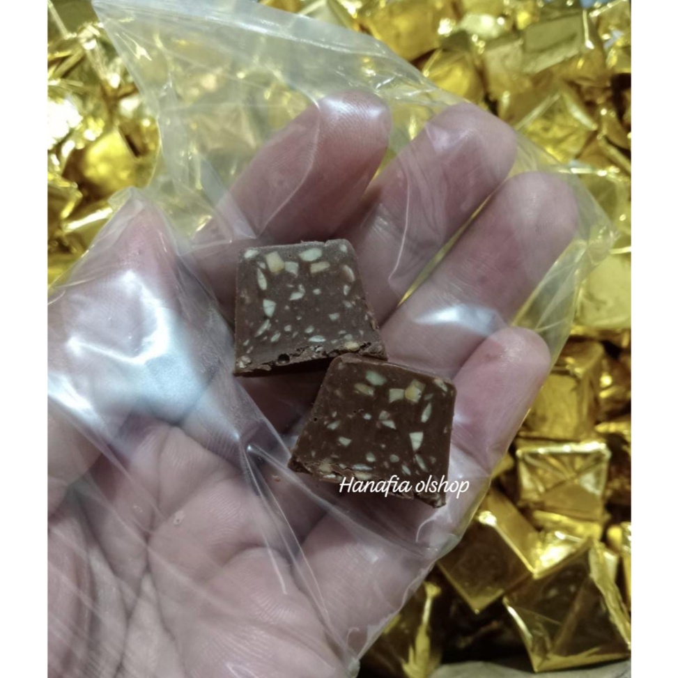 

[★A54>] COKLAT PIRAMID 500gr SILVERQUEEN | COKLAT KILOAN | COKLAT PIRAMID KILOAN | LEBURAN BAHAN SQ Ready Gan